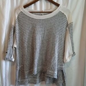 BKE Medium Gray White Waffle Like Crewneck Knit Shirt Top Soft Coastal Preppy